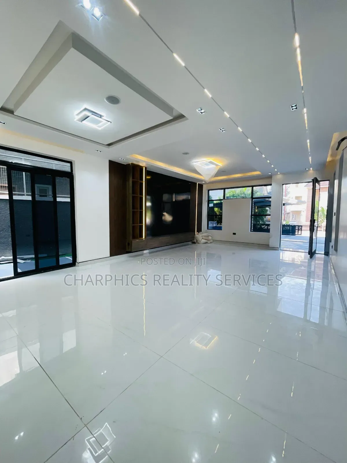 5bdrm Duplex in Ikota for sale