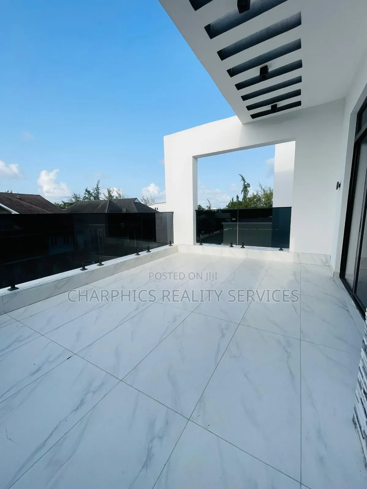 5bdrm Duplex in Ikota for sale