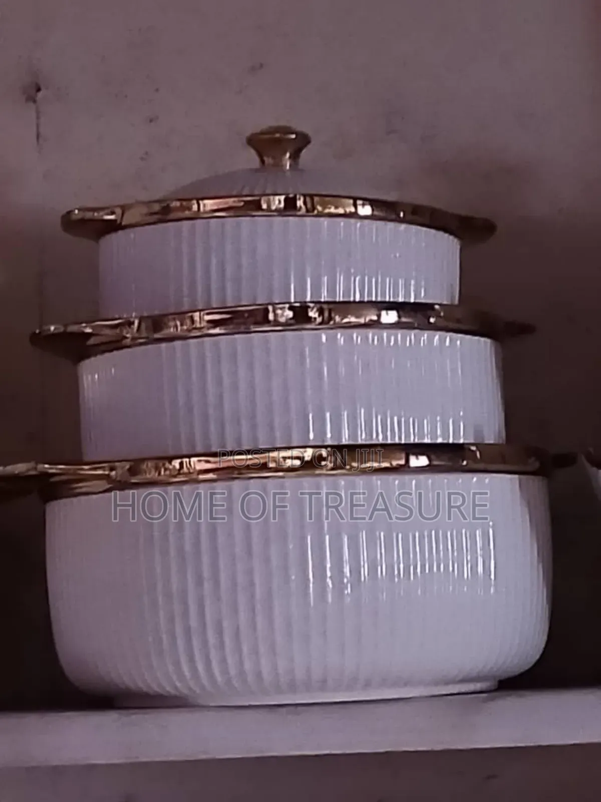 3-Piece Set of Ceramic Serving Dishes With Glass Lids