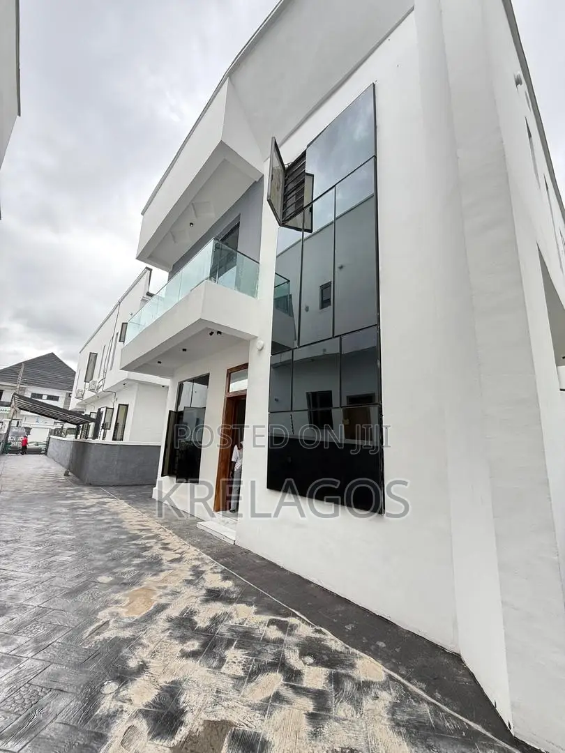 5bdrm Duplex in Chevron for sale