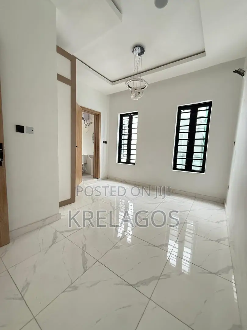 4bdrm Duplex in Ikota for sale