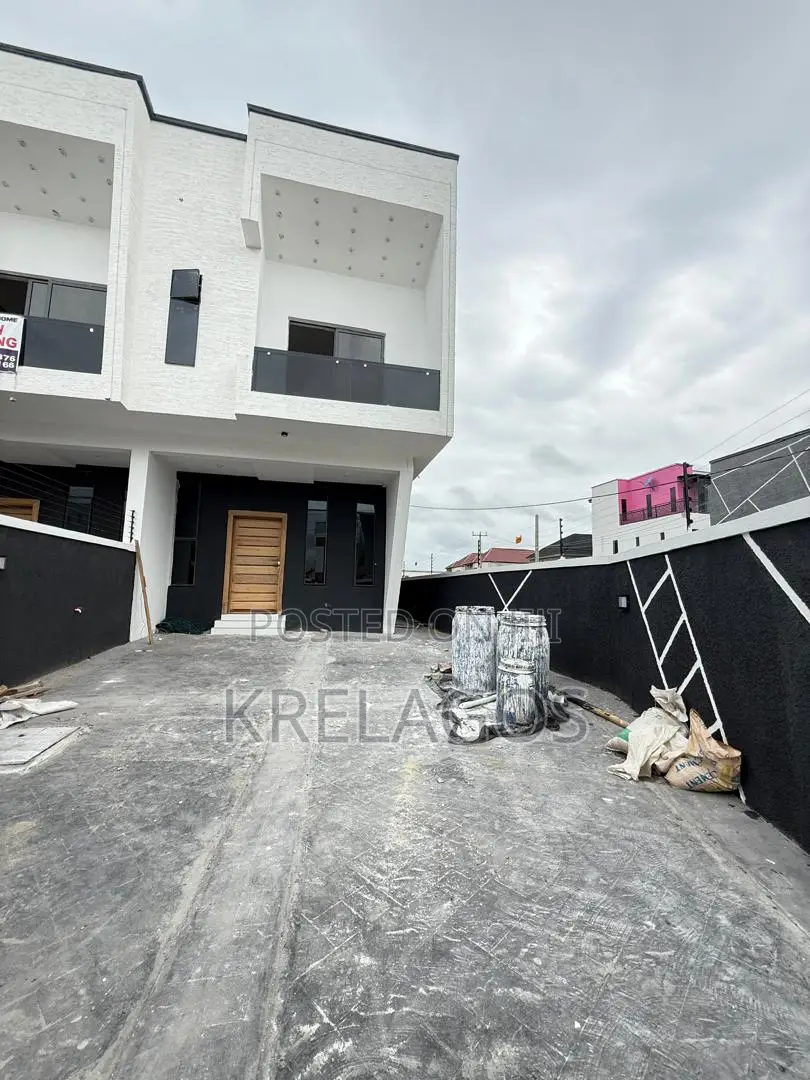 4bdrm Duplex in Ikota for sale