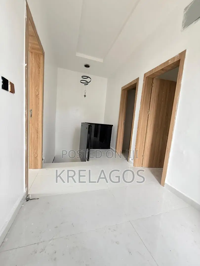 4bdrm Duplex in Ikota for sale