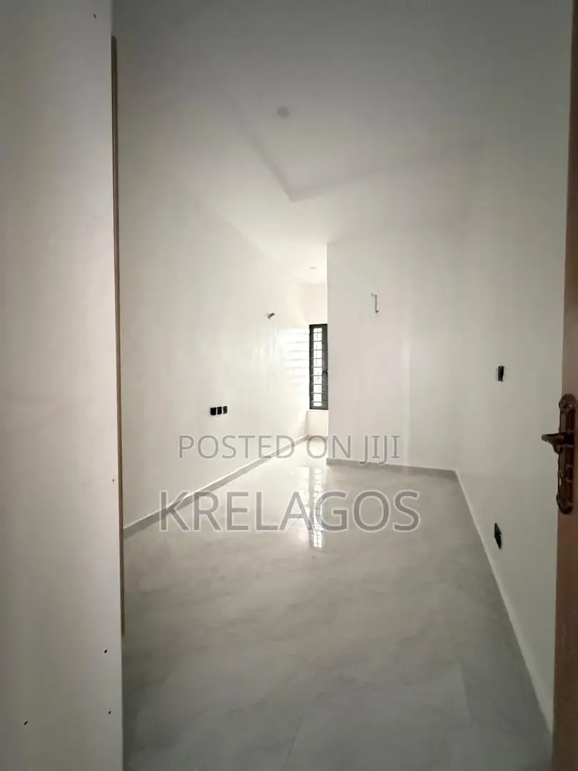 4bdrm Duplex in Ikota for sale