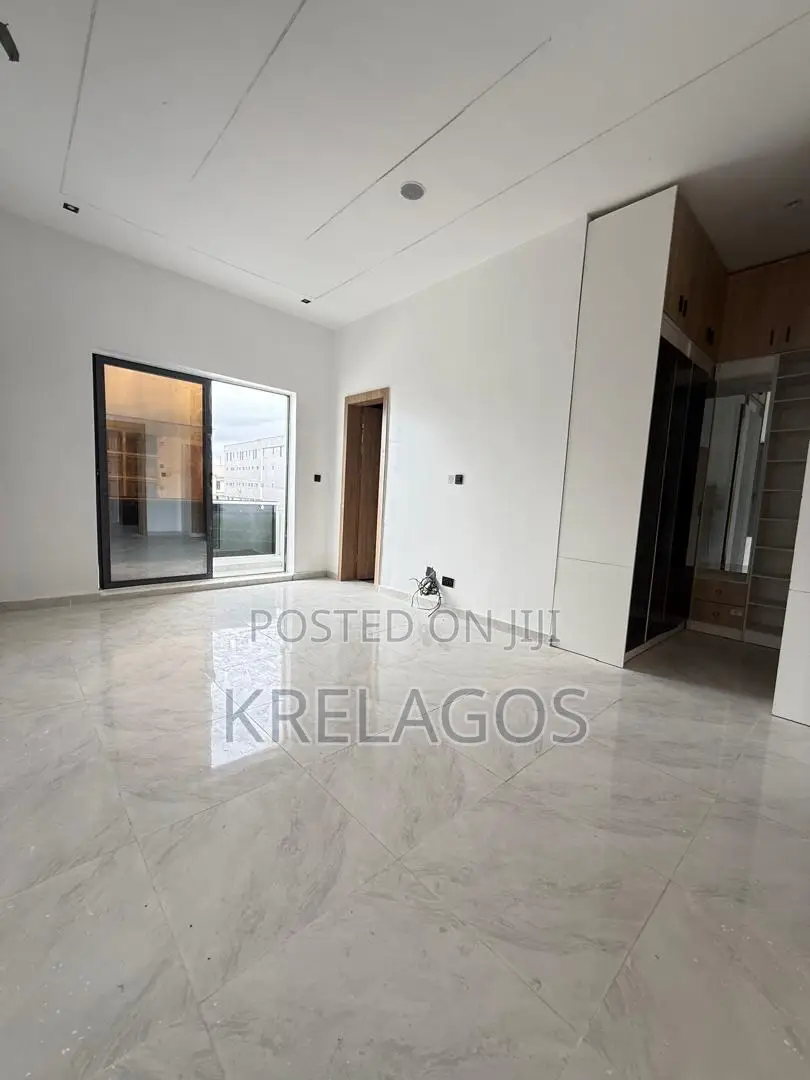 4bdrm Duplex in Ikota for sale