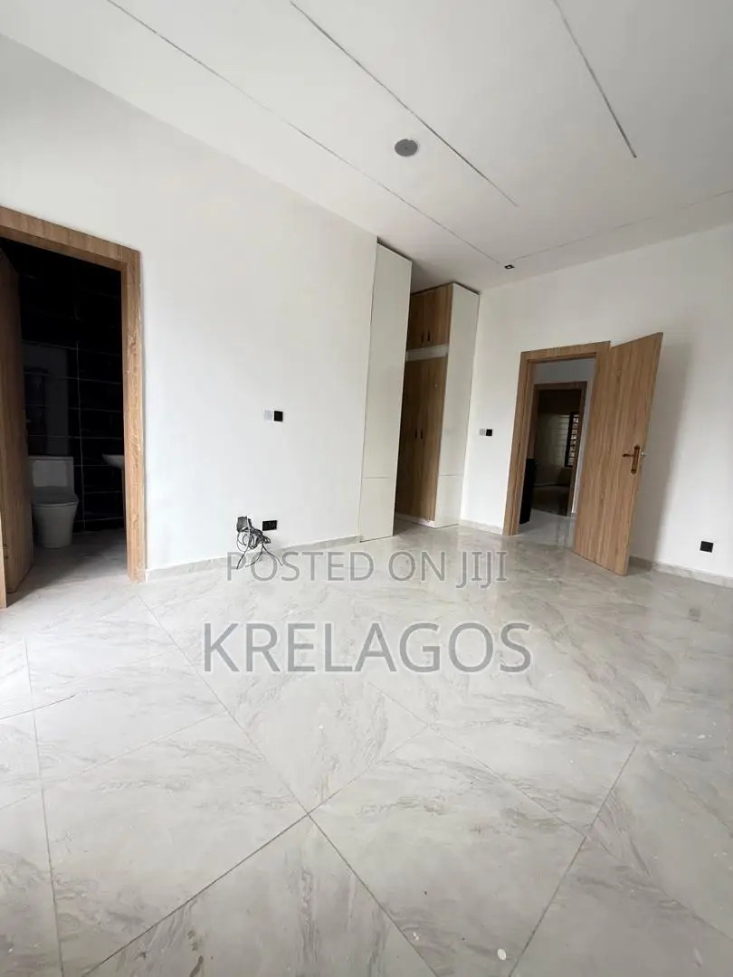 4bdrm Duplex in Ikota for sale