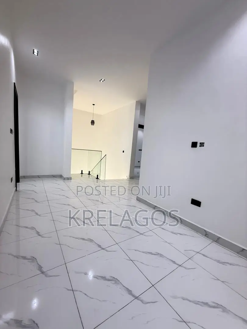 4bdrm Duplex in Ikota for sale