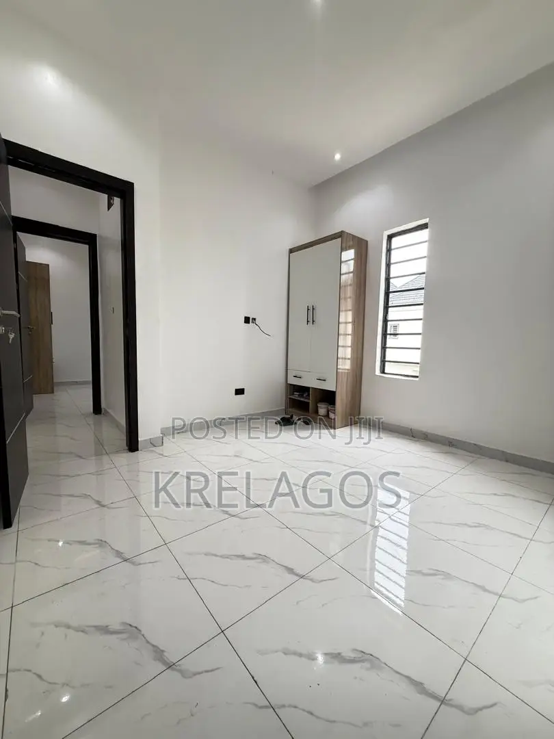4bdrm Duplex in Ikota for sale