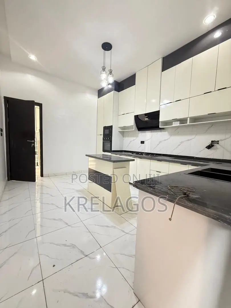 4bdrm Duplex in Ikota for sale