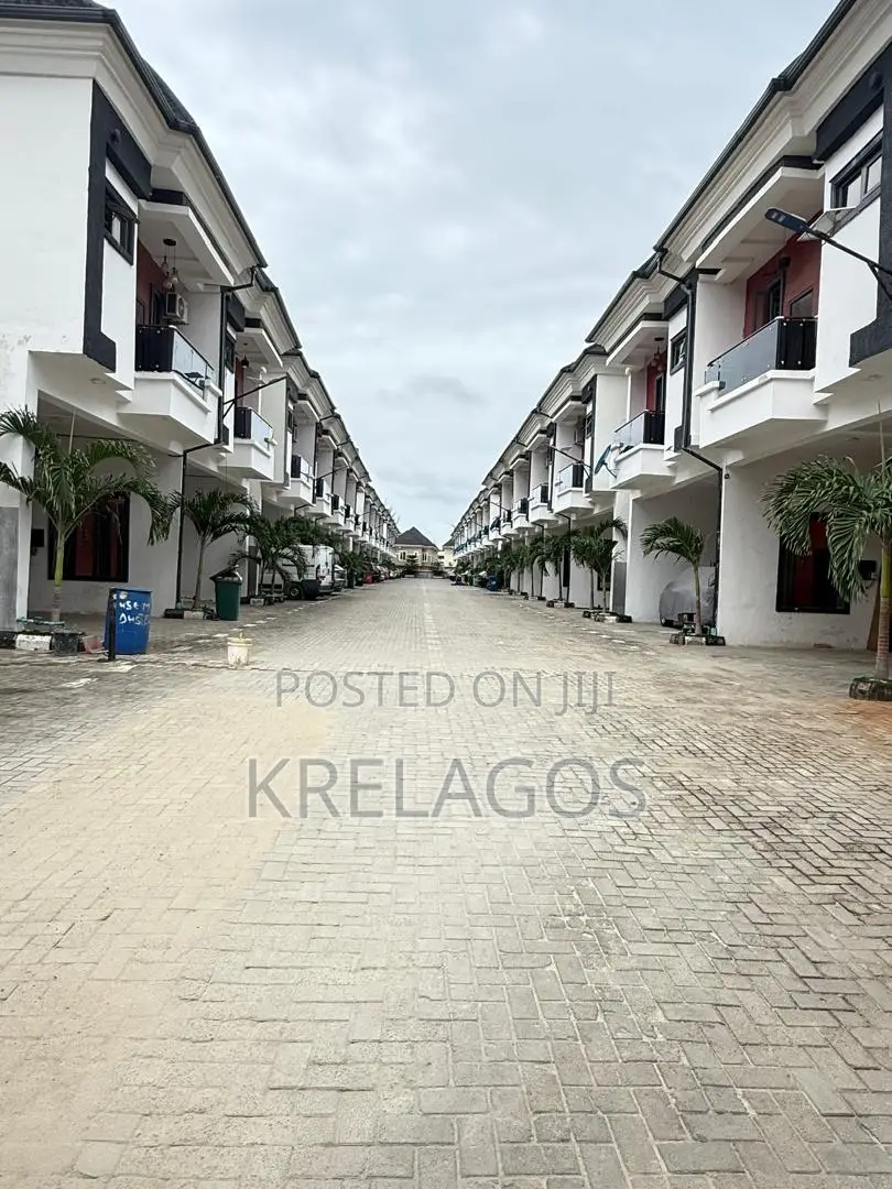 4bdrm Duplex in Ikota for sale