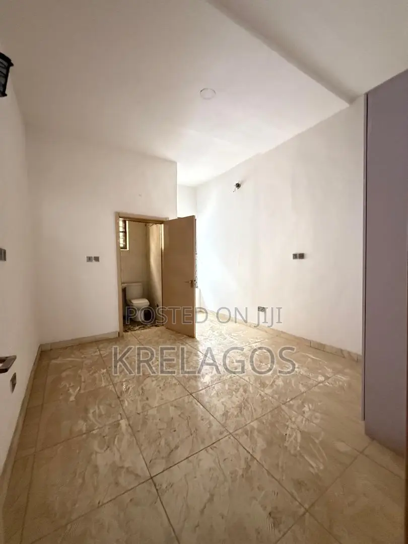 4bdrm Duplex in Ikota for sale
