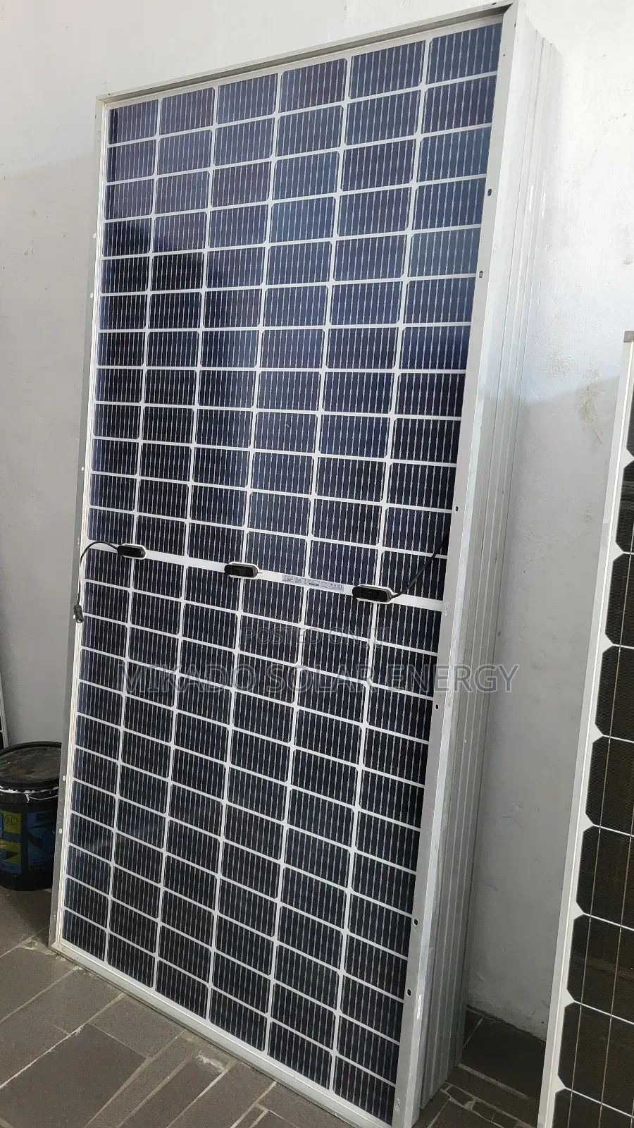 600w 144 Cells Jinko Mono High-Efficiency Solar Panel