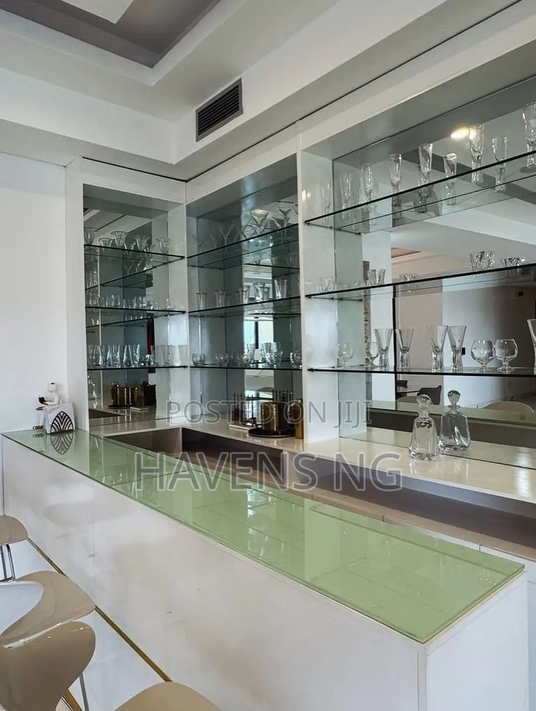 Luxurious 3-Bedroom Apartment With Bq