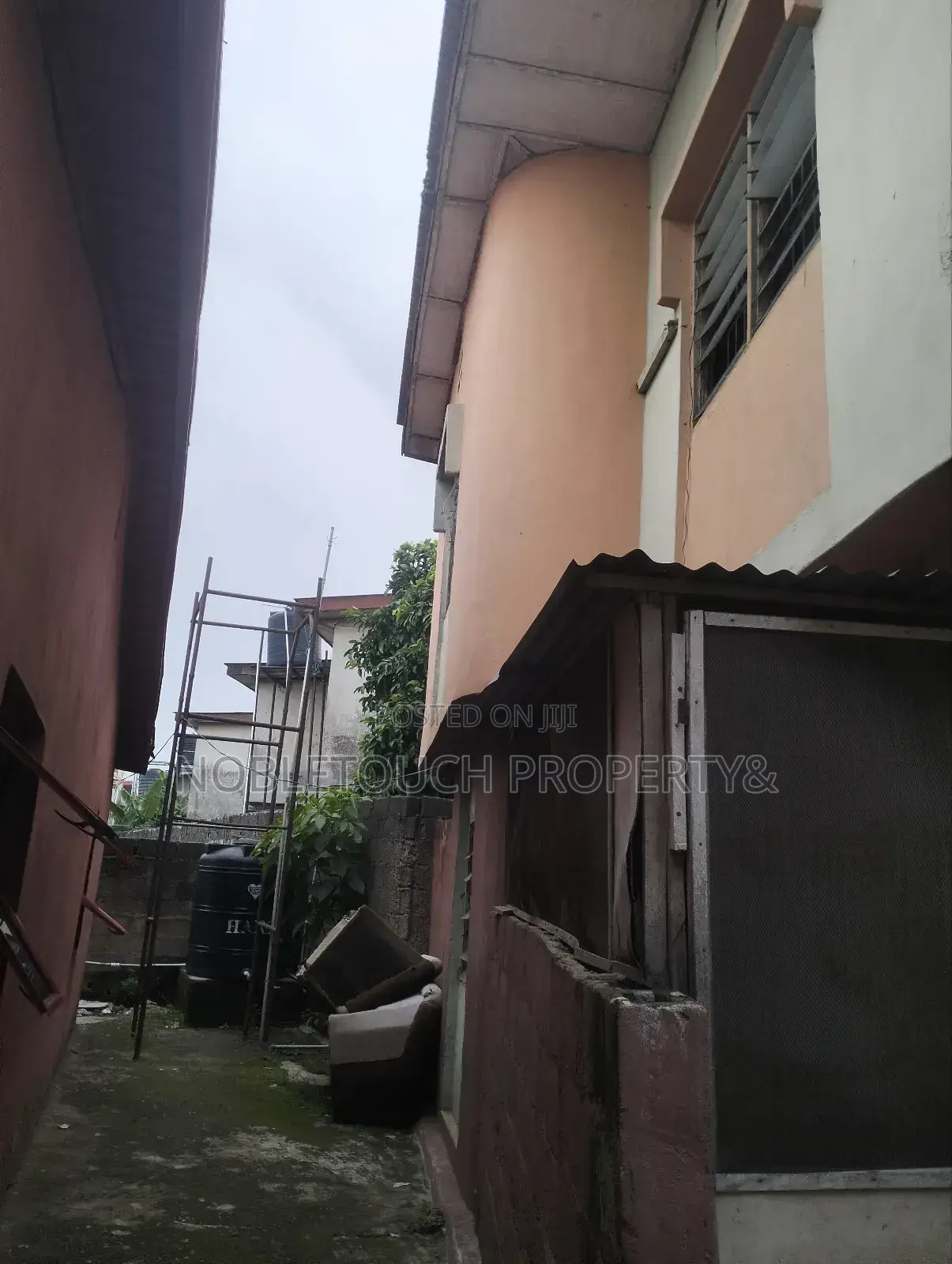 Lounge With 6 Rooms, Lodging Short Let Along Governor's Rd Ikotun
