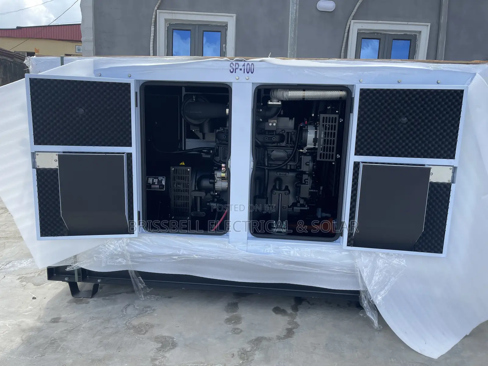 Original England Perkins Soundproof Diesel Generator 100kva