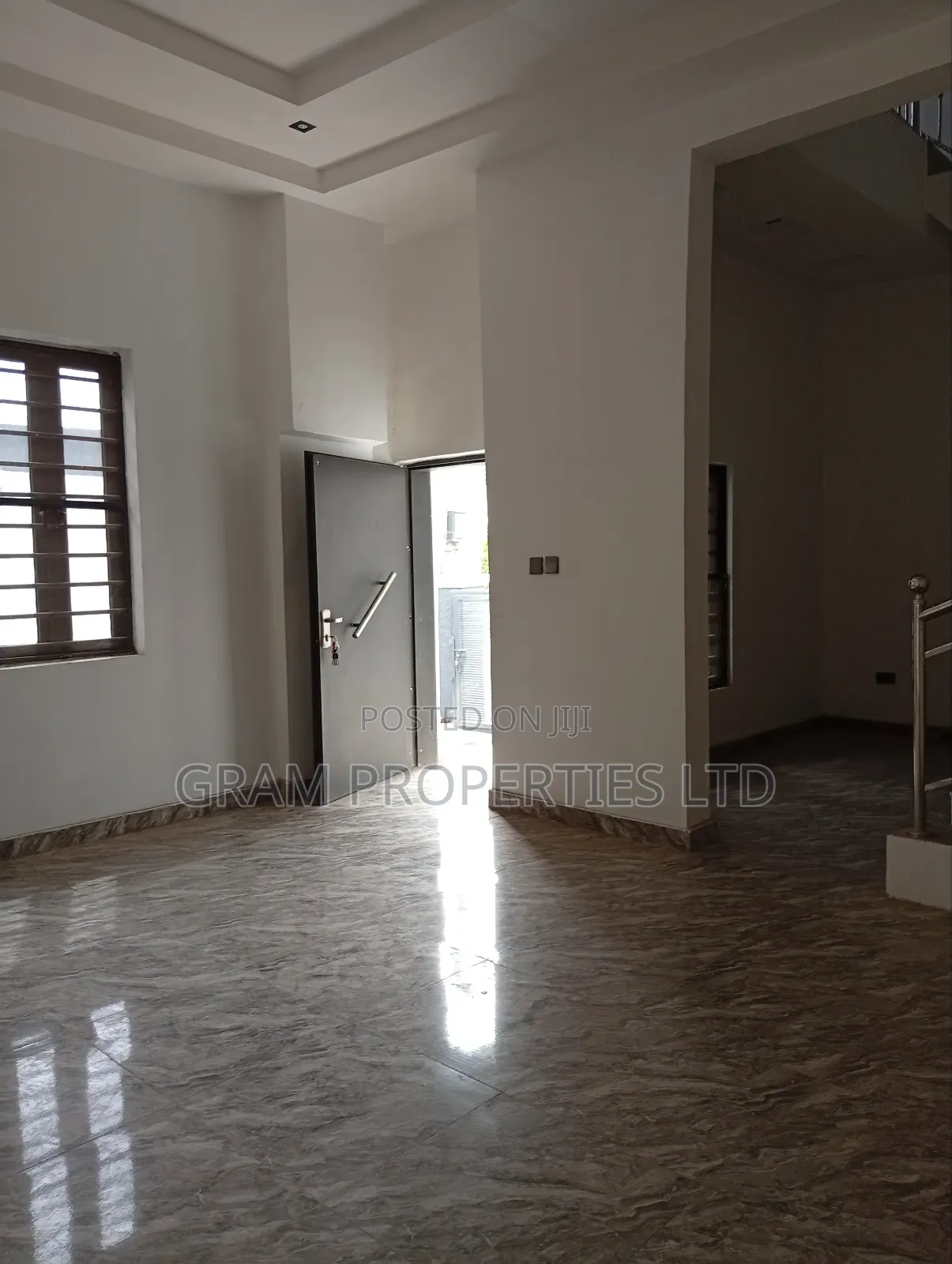 3 Bedroom Terrace With Bq Equipped With CCTV Camera