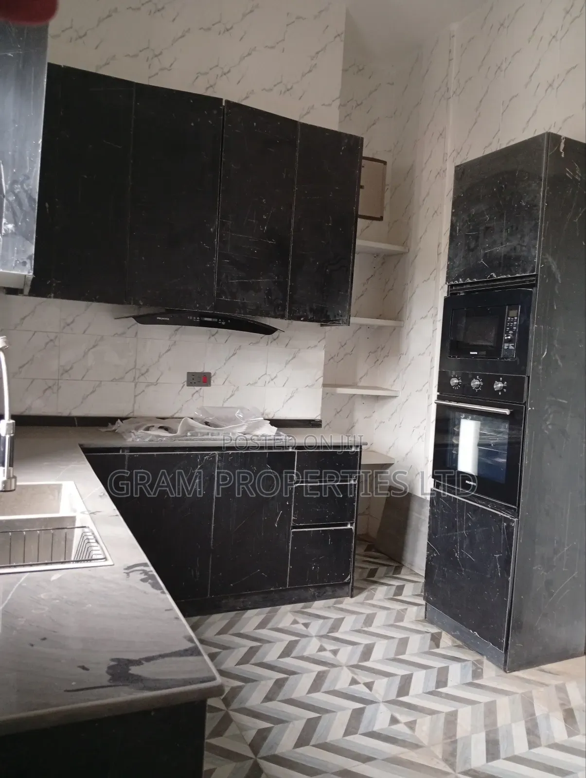 3 Bedroom Terrace With Bq Equipped With CCTV Camera