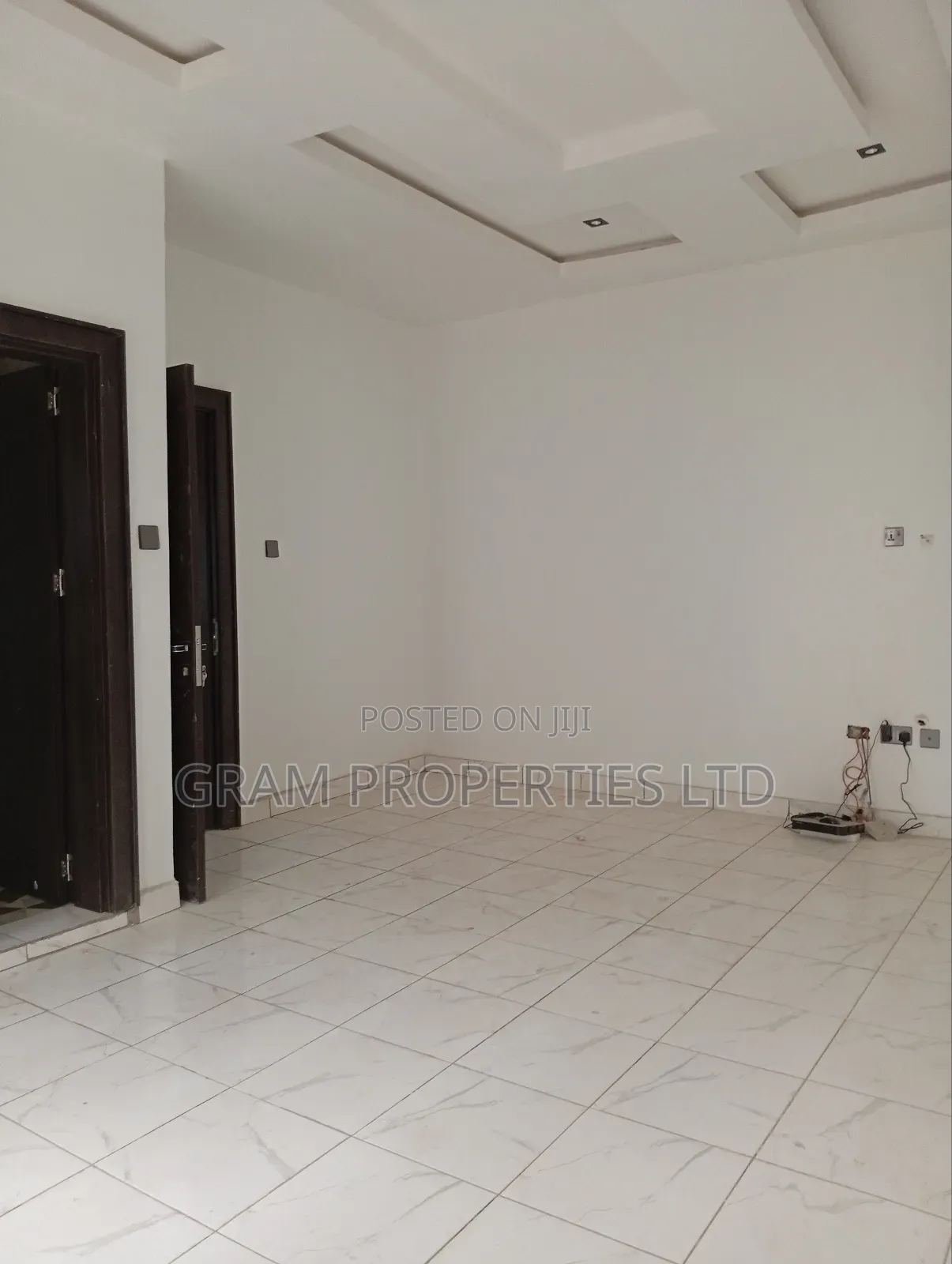 3 Bedroom Terrace With Bq Equipped With CCTV Camera