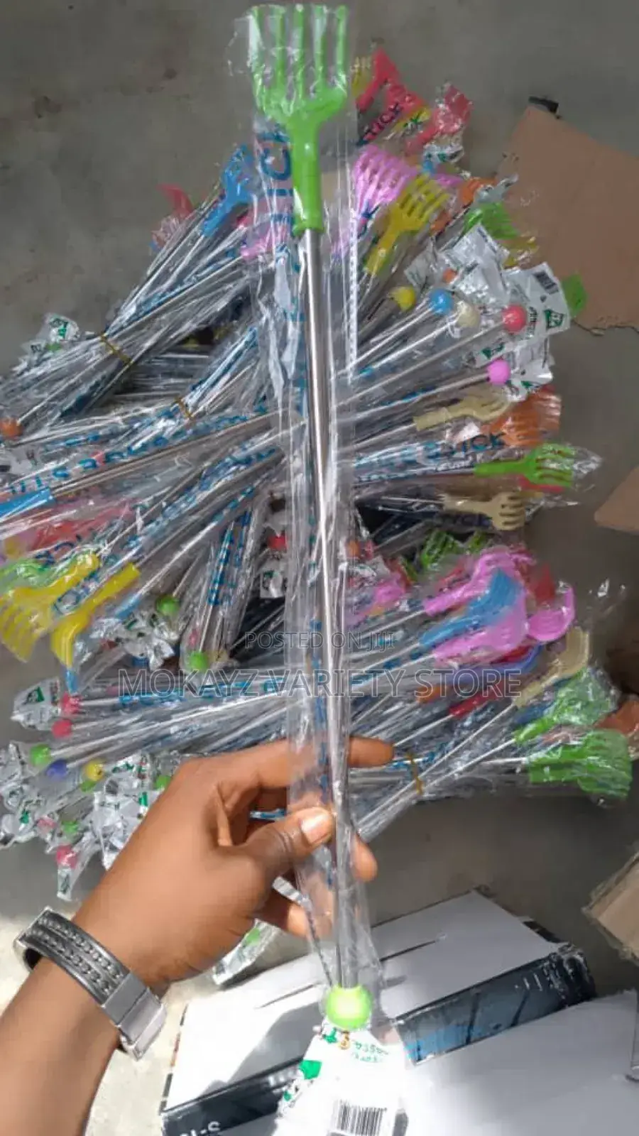 Extendable Back Scratcher (Minimum of 20 Pieces)