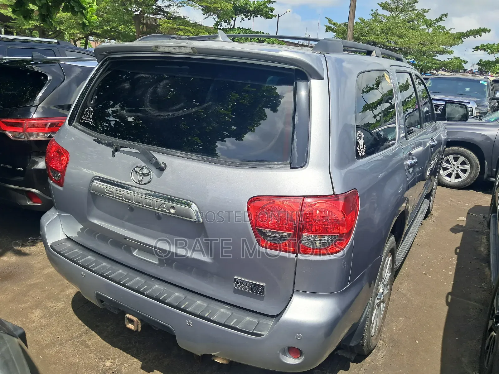 Toyota Sequoia Platinum 4dr SUV 4WD (5.7L 8cyl 6A) 2015 Gray