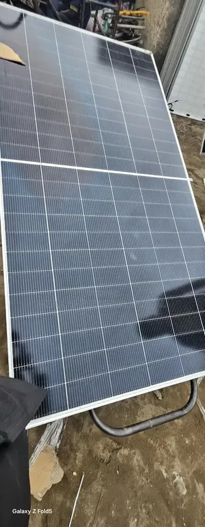 600w Jinko Panel 144c Perfect In Contact To Reflect Of Sun