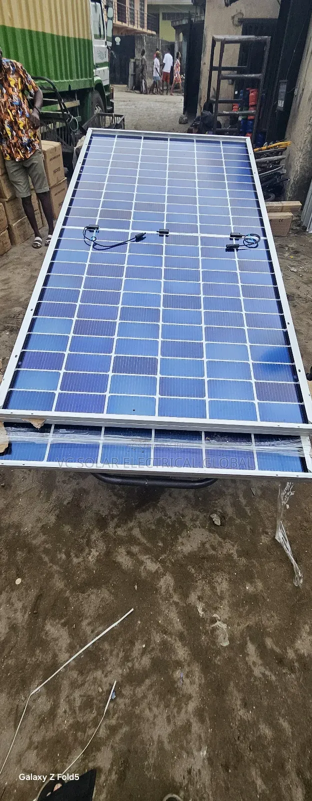 600w Jinko Panel 144c Perfect In Contact To Reflect Of Sun