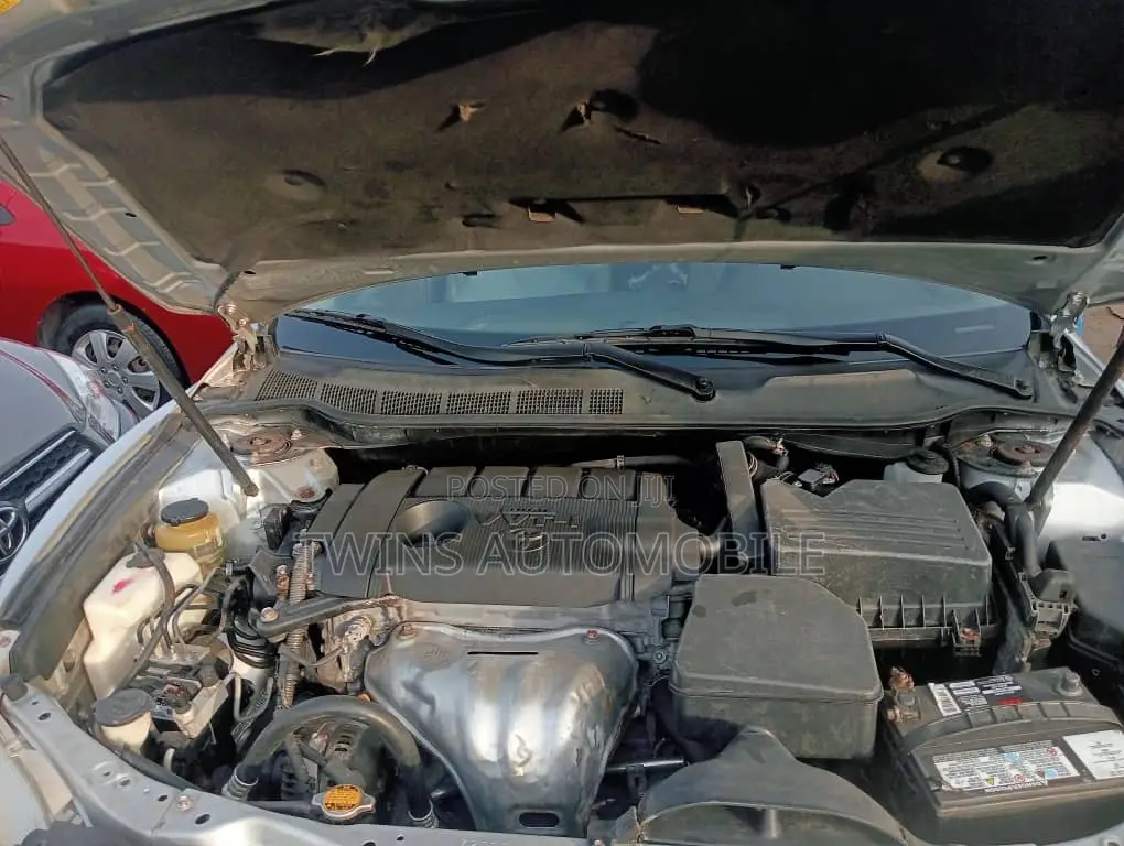Toyota Camry LE 4dr Sedan (2.5L 4cyl 6AM) 2010 Silver