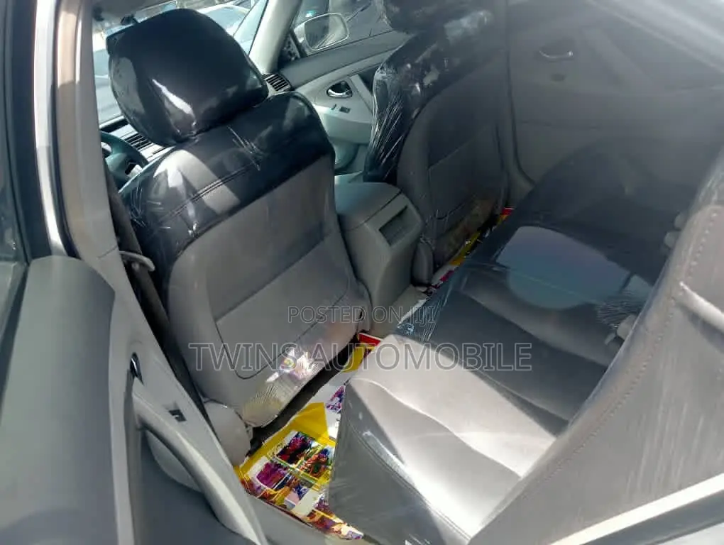 Toyota Camry LE 4dr Sedan (2.5L 4cyl 6A) 2011 Silver