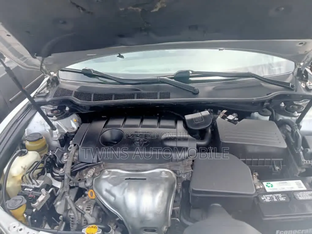 Toyota Camry LE 4dr Sedan (2.5L 4cyl 6A) 2011 Silver
