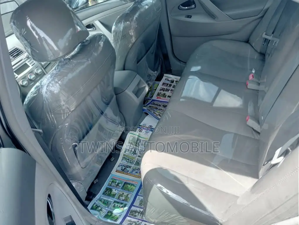 Toyota Camry LE 4dr Sedan (2.5L 4cyl 6AM) 2010 Gray