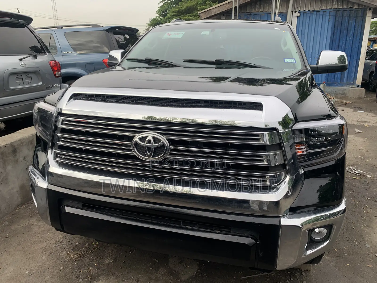 Toyota Sequoia Platinum 4x4 2018 Black