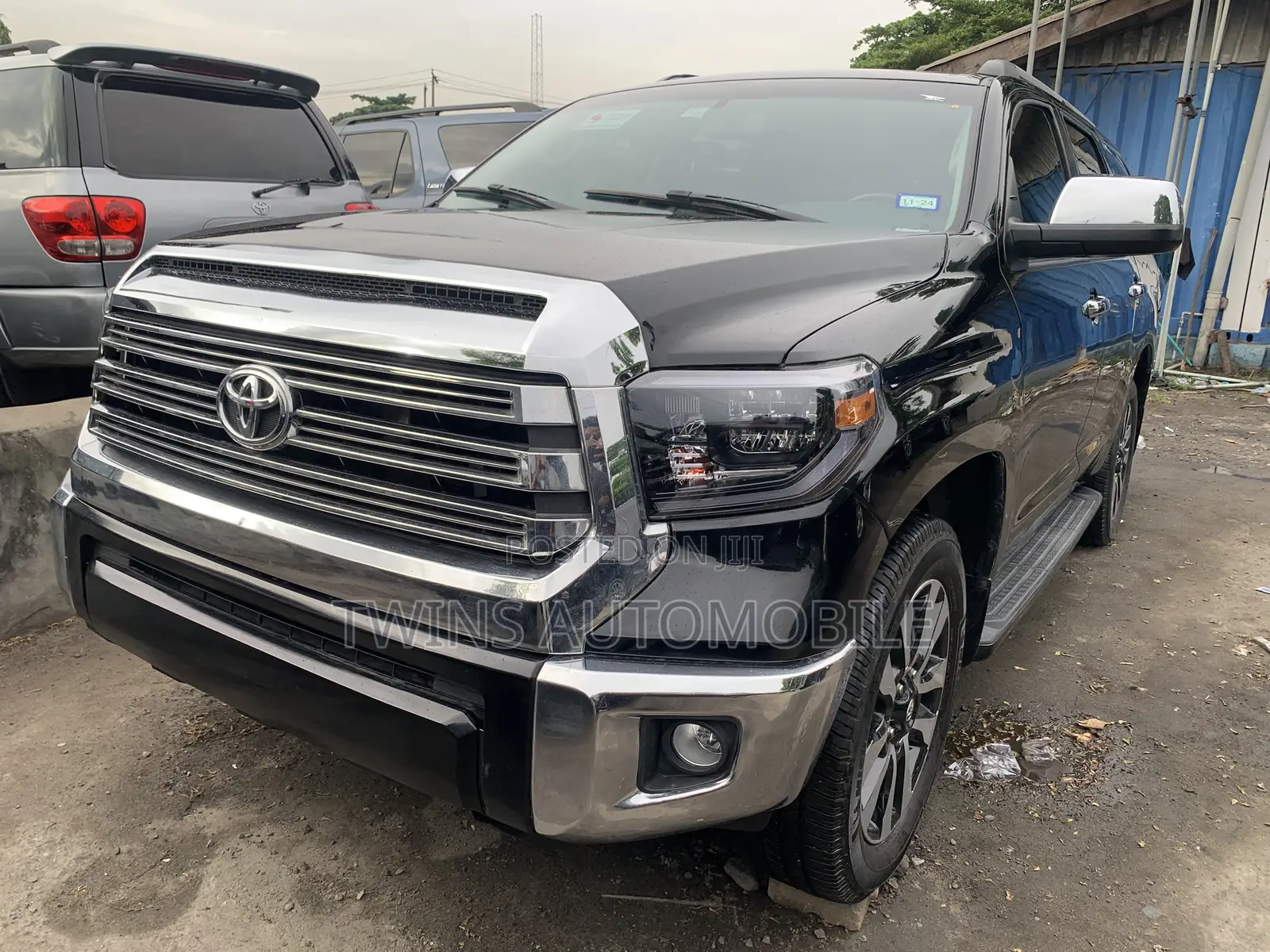 Toyota Sequoia Platinum 4x4 2018 Black