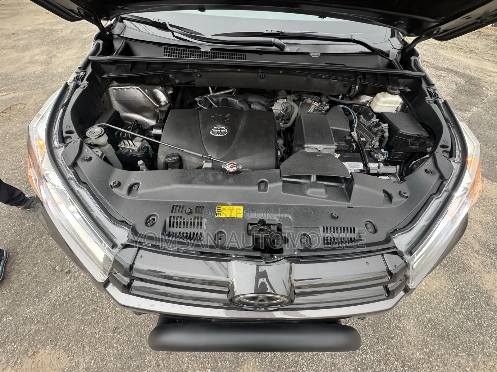 Toyota Highlander SE 4x4 V6 (3.5L 6cyl 8A) 2018 Gray
