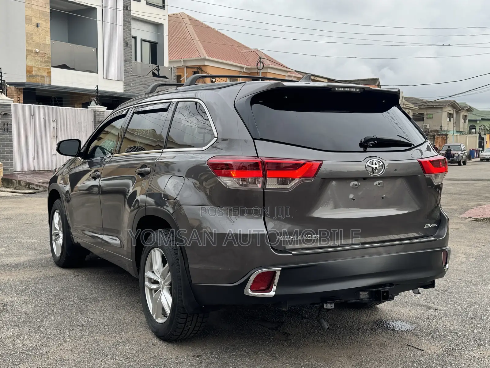 Toyota Highlander SE 4x4 V6 (3.5L 6cyl 8A) 2018 Gray