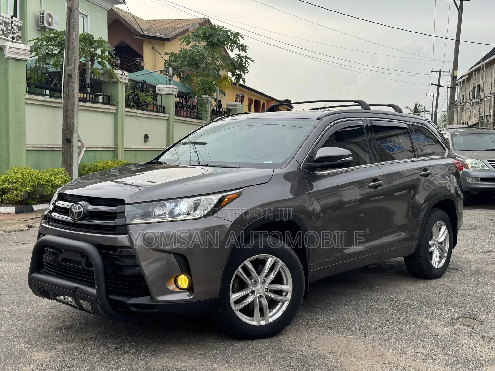 Toyota Highlander SE 4x4 V6 (3.5L 6cyl 8A) 2018 Gray