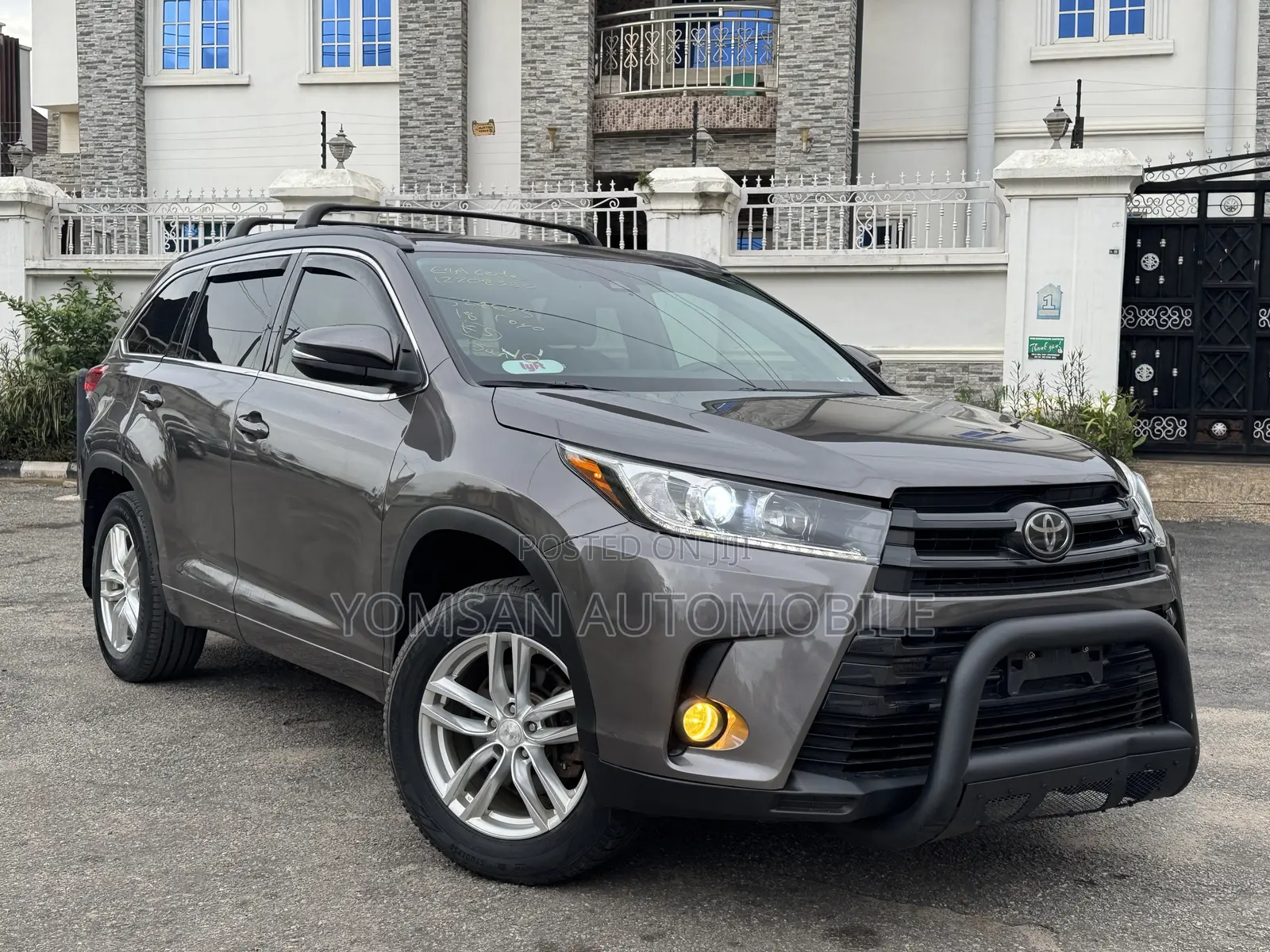 Toyota Highlander SE 4x4 V6 (3.5L 6cyl 8A) 2018 Gray