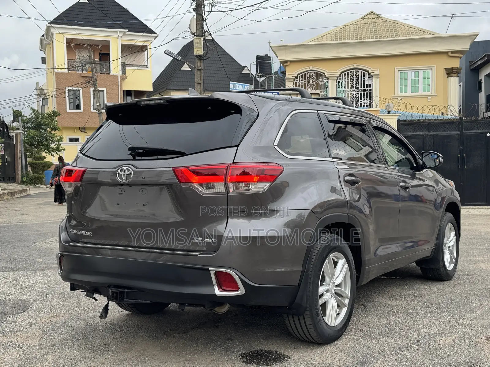 Toyota Highlander SE 4x4 V6 (3.5L 6cyl 8A) 2018 Gray