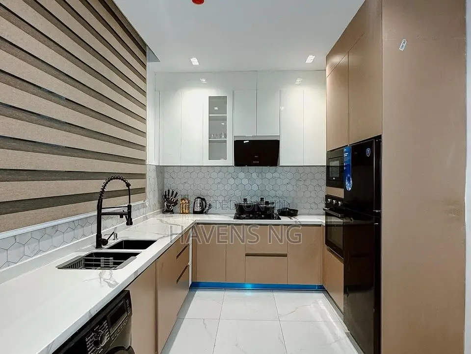 For Shortlet – Luxury 2-Bedroom Maisonette