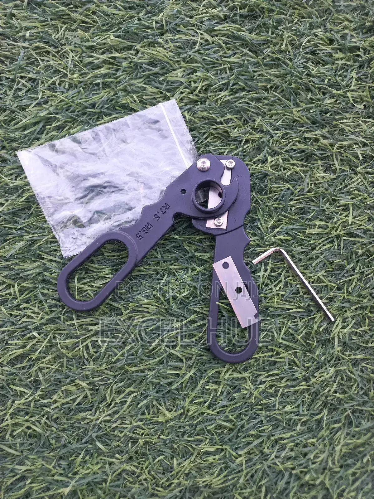 Cue Tip Scissors