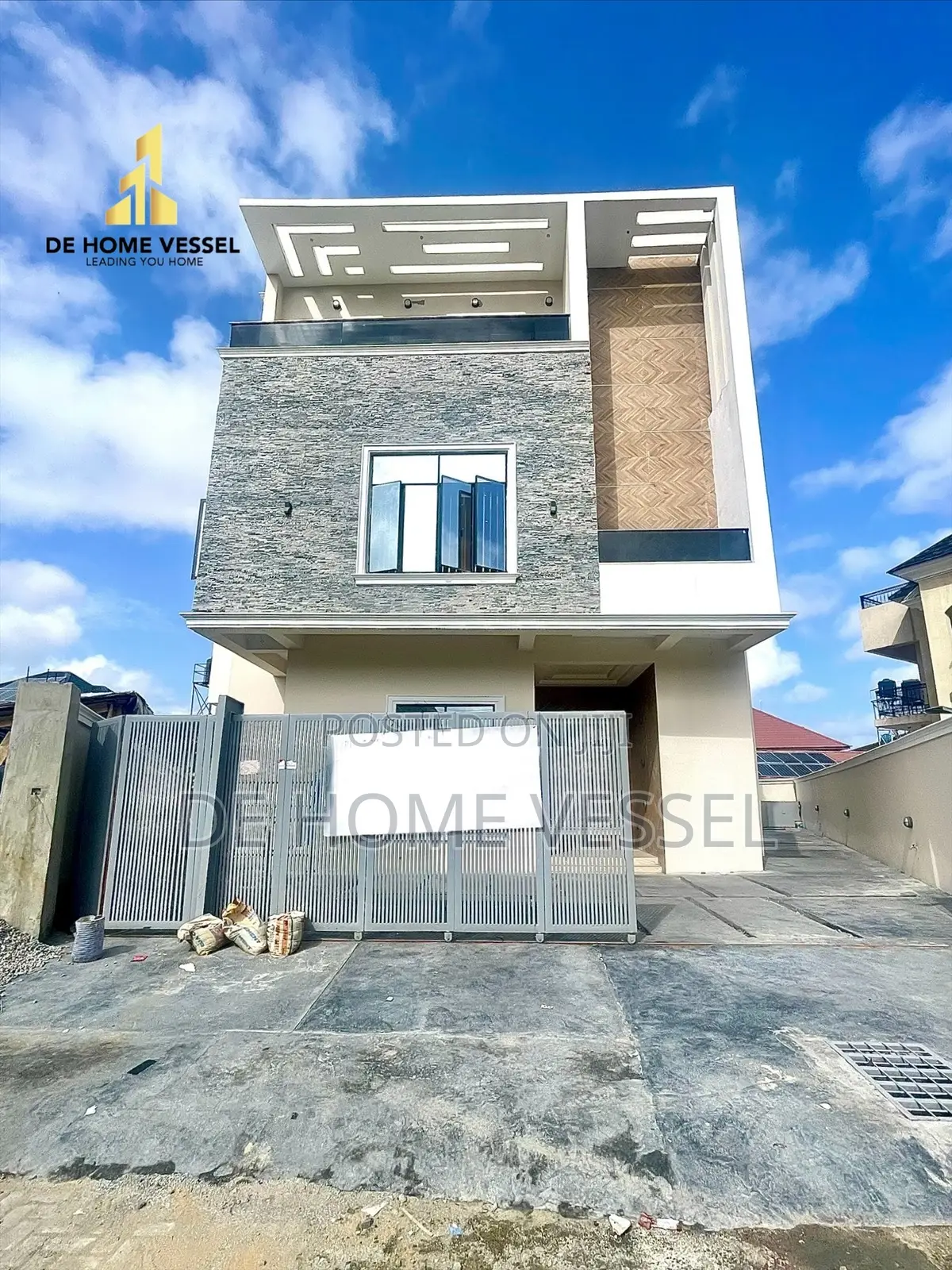 5bdrm Duplex in Lekki Phase 1 for sale