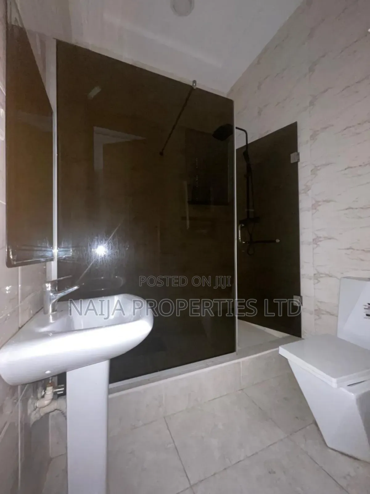 5bdrm Duplex in Osapa London, Lekki for sale