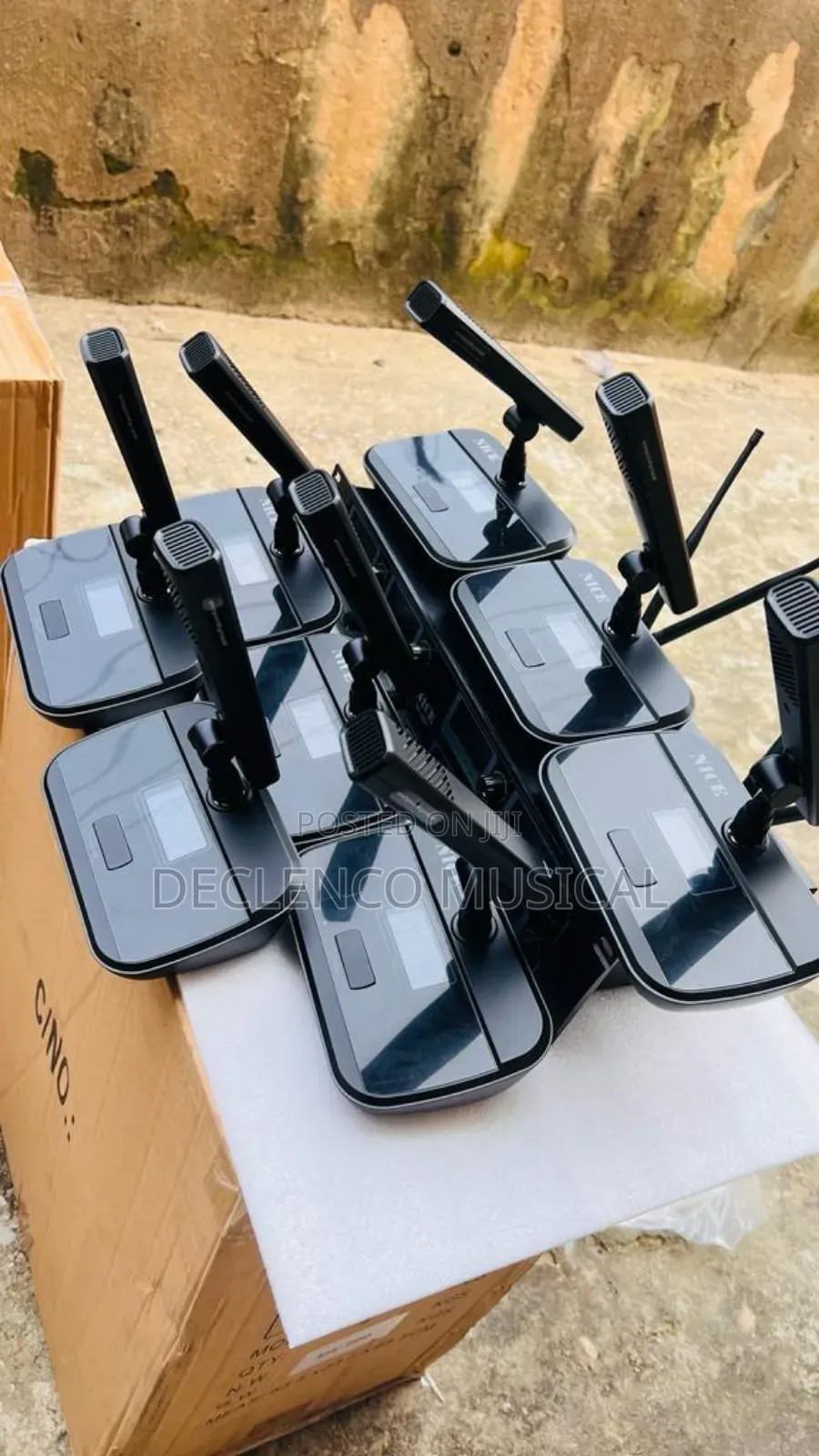 8 in 1 Portable Wireless Professional Conference Microphone