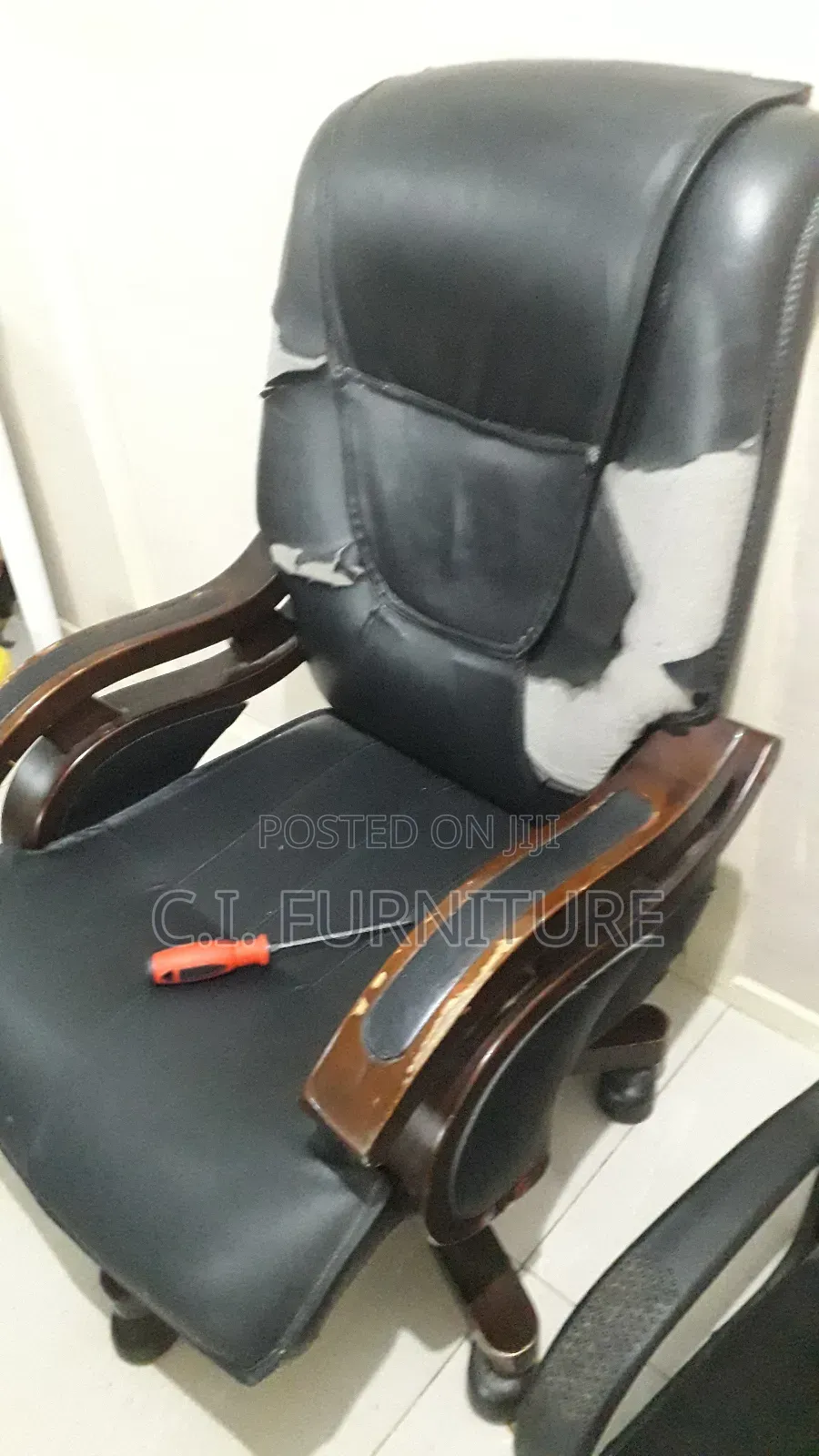 We Repairs Broken Down Office Chair for People's Favourite