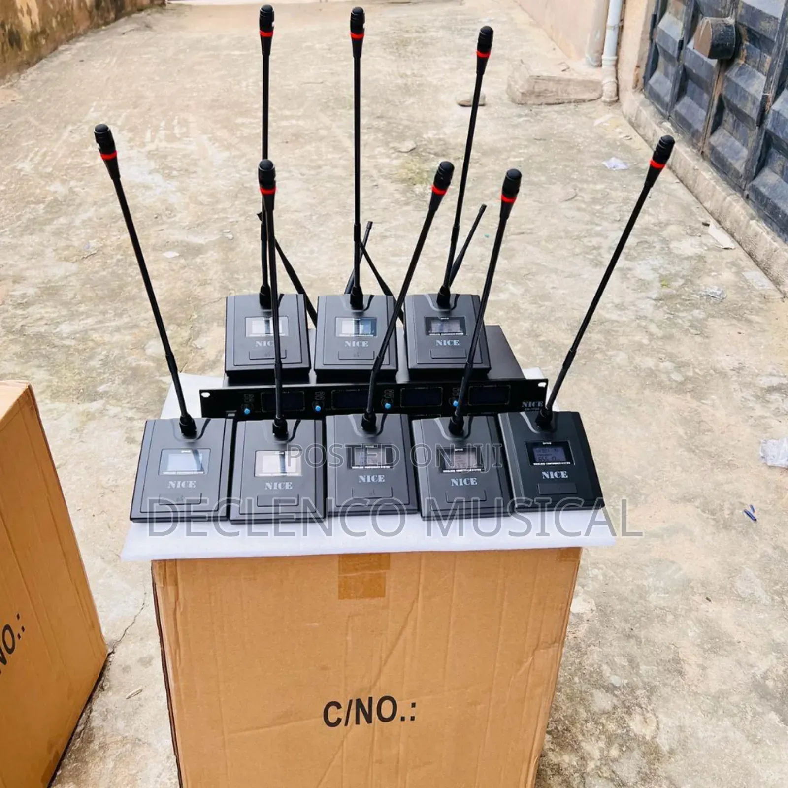 8 in 1 Wireless Portable Conference Microphone