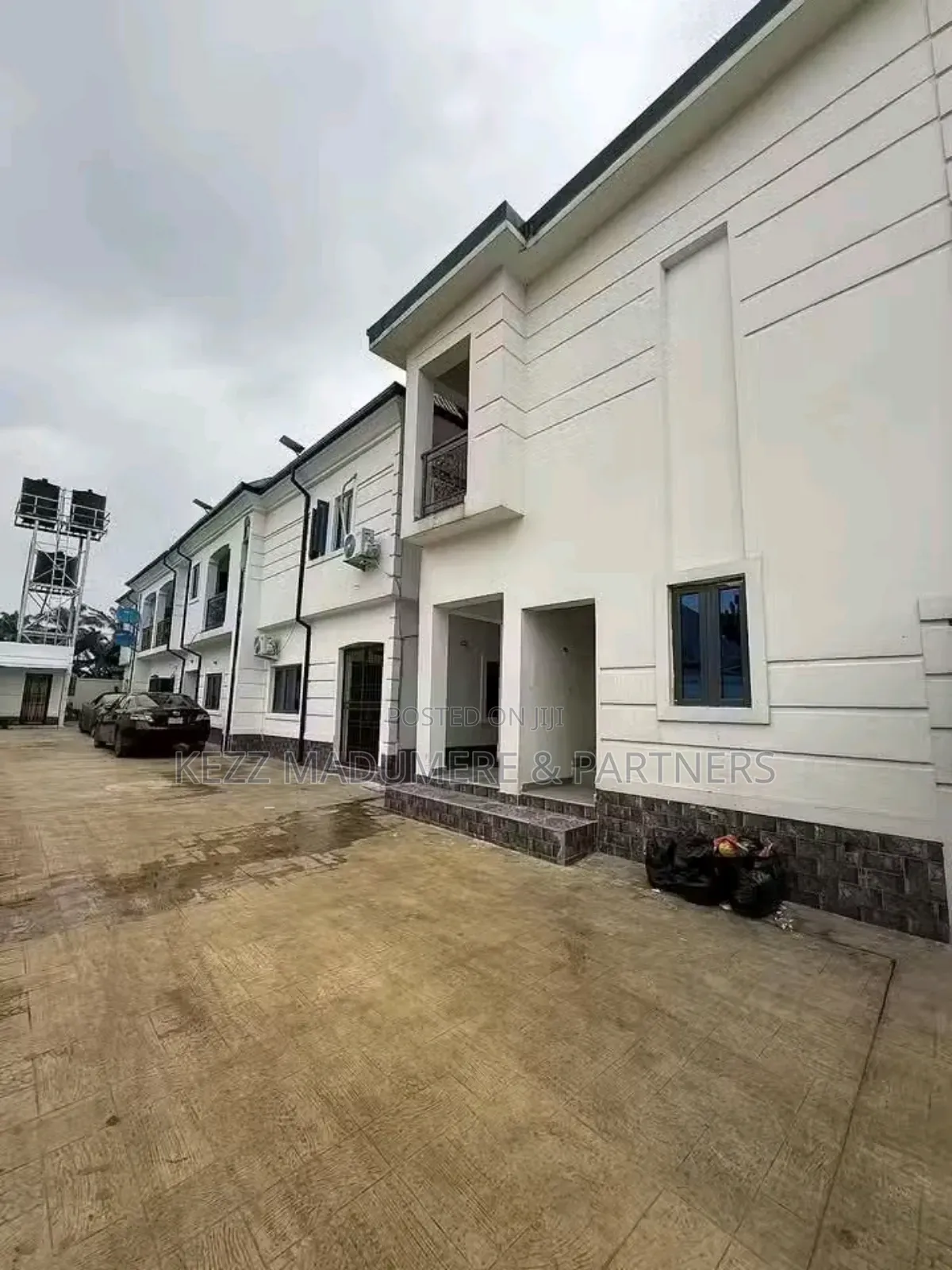 9bdrm Block of Flats in Alakahia ,Near for sale