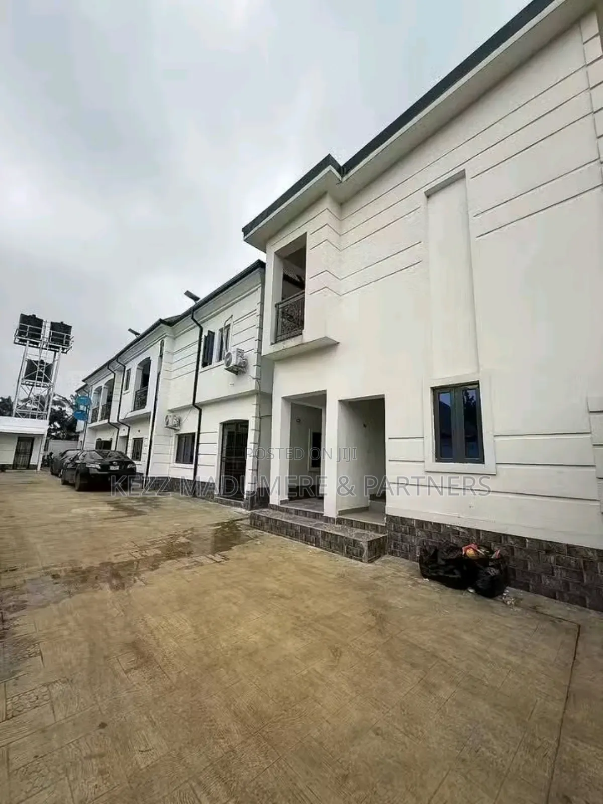 9bdrm Block of Flats in Alakahia ,Near for sale