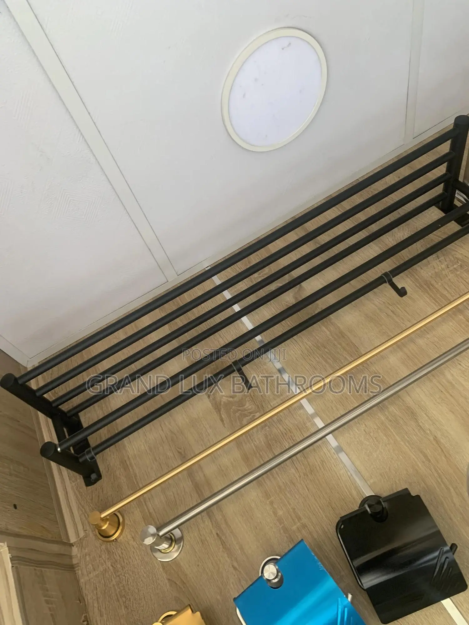 Wall-mounted Bathroom Storage Rack With Towel Bar And Hooks