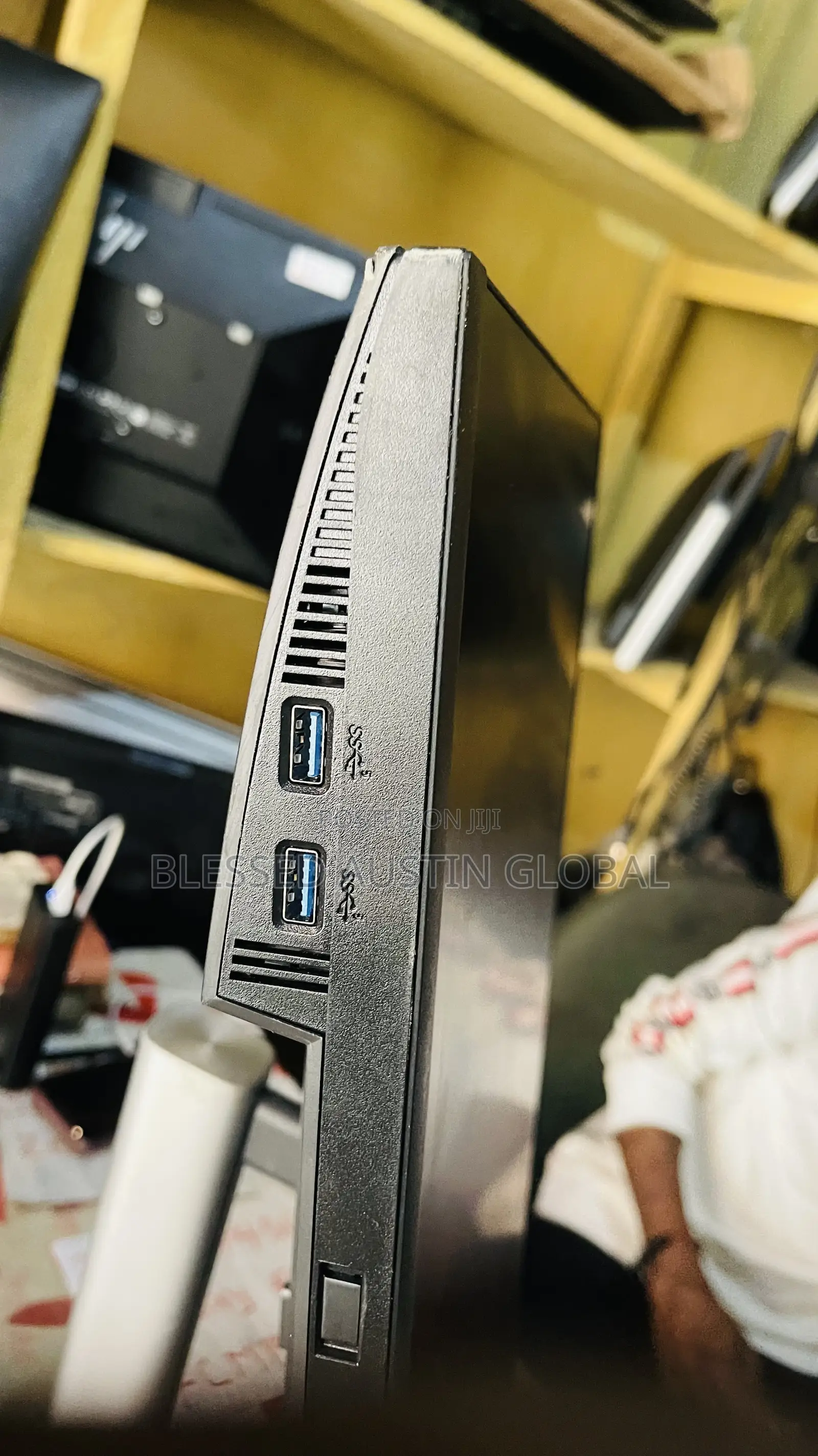 24 Inches Ips Dell Frameless Monitor
