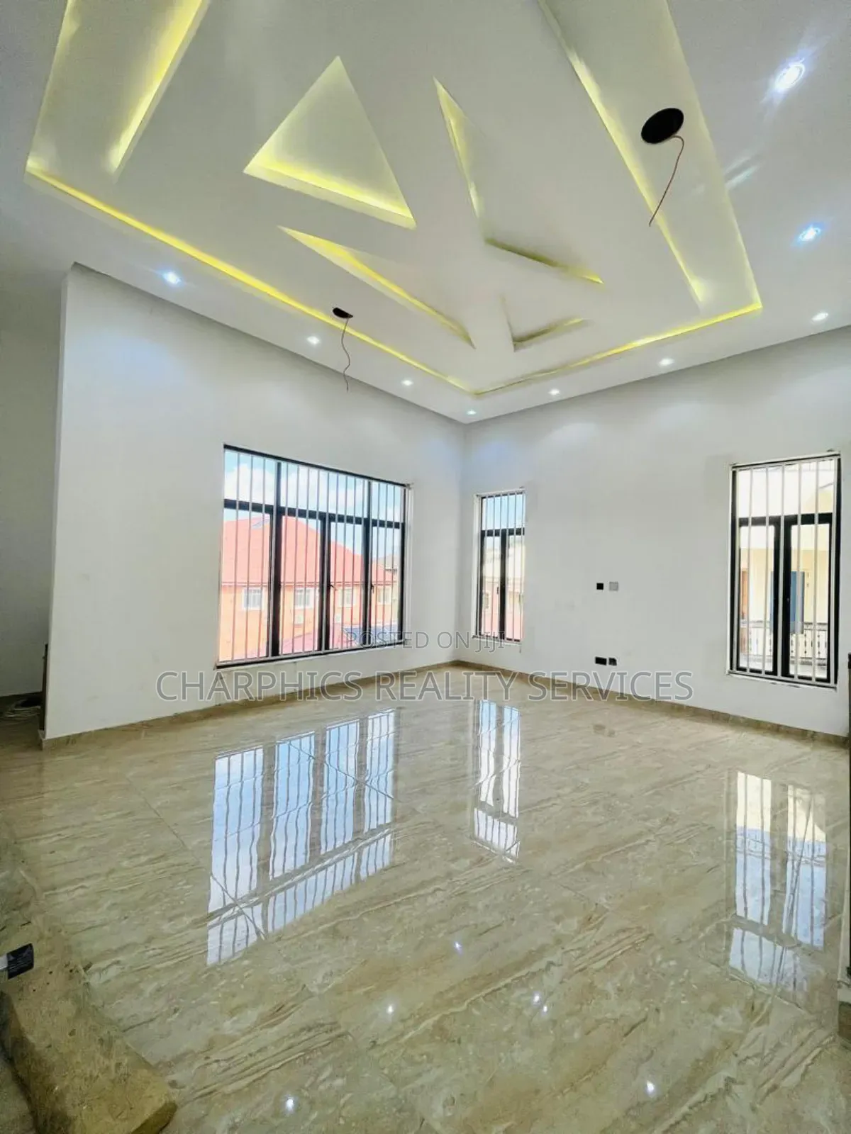 5bdrm Duplex in Lekki Phase 1 for sale
