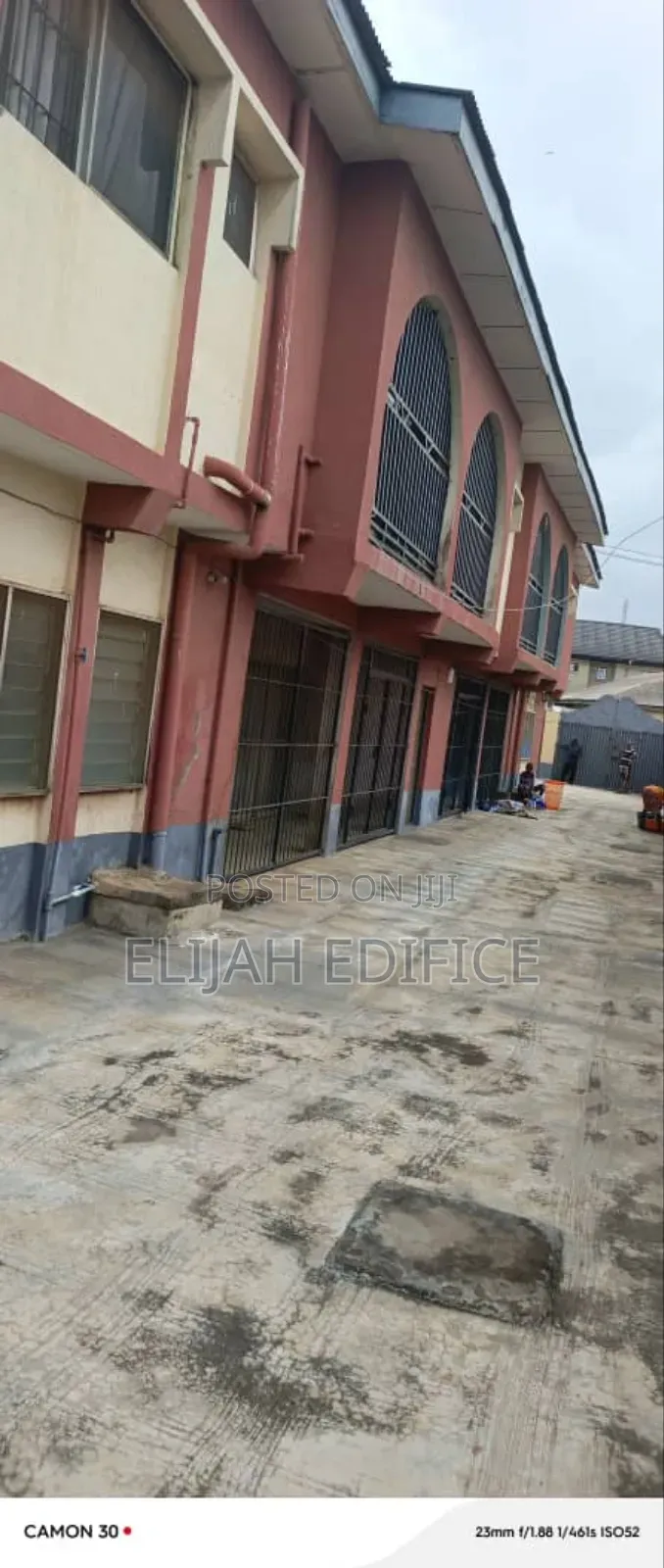 Furnished 12bdrm Block of Flats in Alakuko for sale